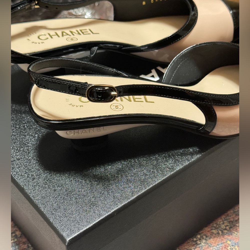 Chanel patent sling back two tone heels - Picture 6 of 7